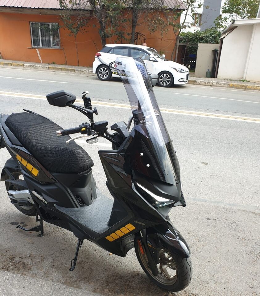 MOTOCAM Kymco Krv 200 Ön Cam 2022-2026 Model 75cm Füme Renkli 4mm UZUN
