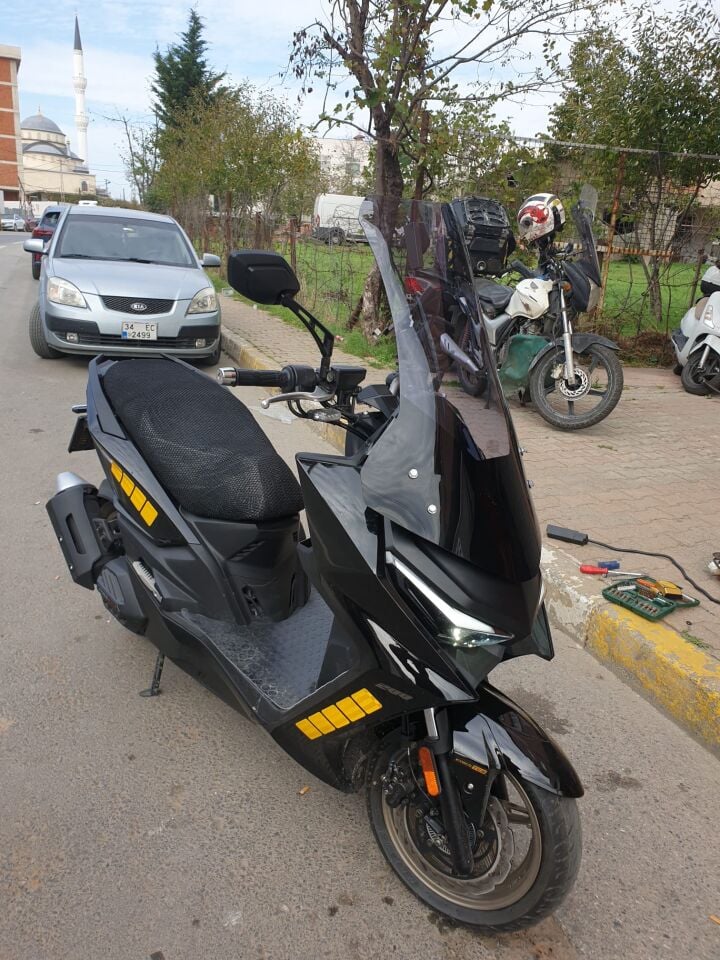 MOTOCAM Kymco Krv 200 Ön Cam 2022-2026 Model 75cm Füme Renkli 4mm UZUN