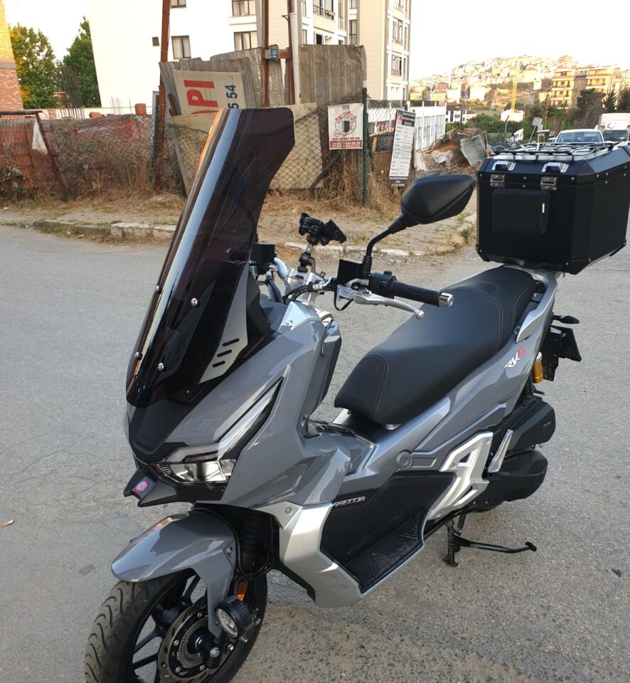 MOTOCAM RKS Freccia Ön Cam 2022-2026 Model 65cm Siyah Renkli 4mm ORTA BOYLU