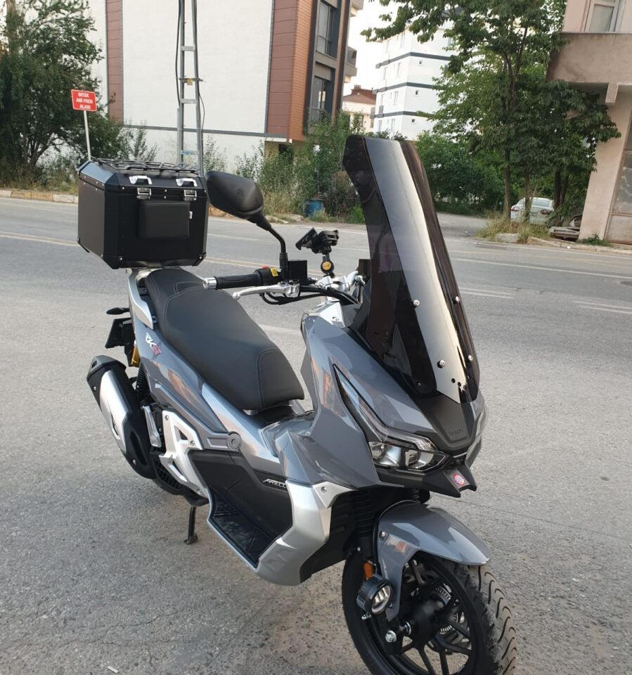 MOTOCAM RKS Freccia Ön Cam 2022-2026 Model 65cm Siyah Renkli 4mm ORTA BOYLU