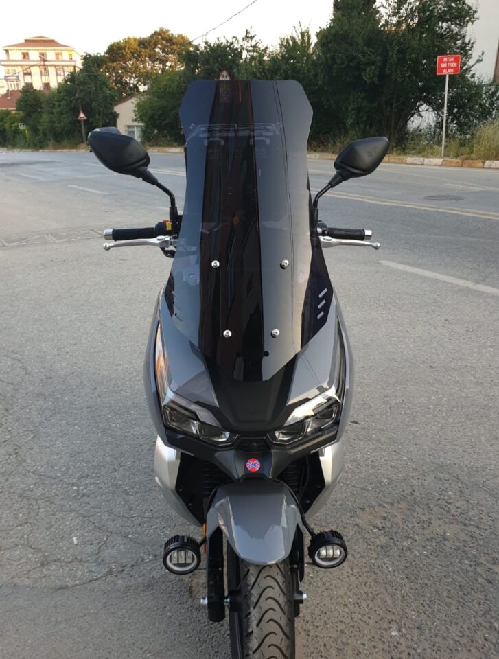 MOTOCAM RKS Freccia Ön Cam 2022-2026 Model 65cm Siyah Renkli 4mm ORTA BOYLU