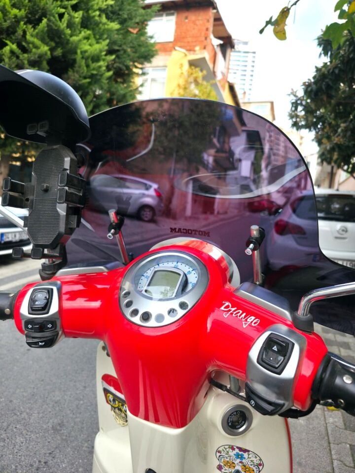 MOTOCAM Peugeot Django Ön Cam 2017-2026-2026 Model 39cm Siyah Renkli 4mm Elcikli APARATSIZ