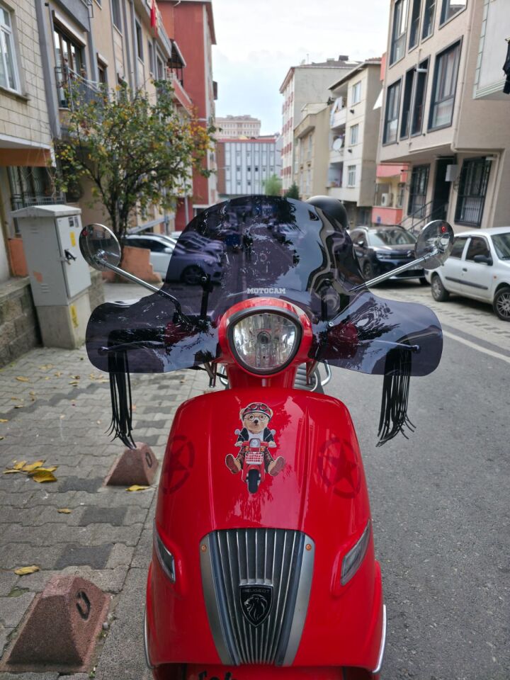 MOTOCAM Peugeot Django Ön Cam 2017-2026-2026 Model 39cm Siyah Renkli 4mm Elcikli APARATSIZ