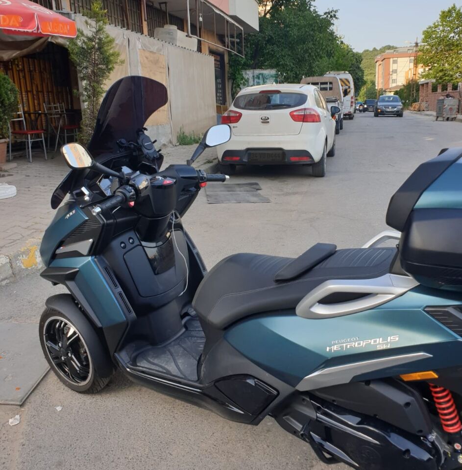 MOTOCAM Peugeot Metropolis 400 Ön Cam 2021-2026 Model 68cm Siyah Renkli 4mm