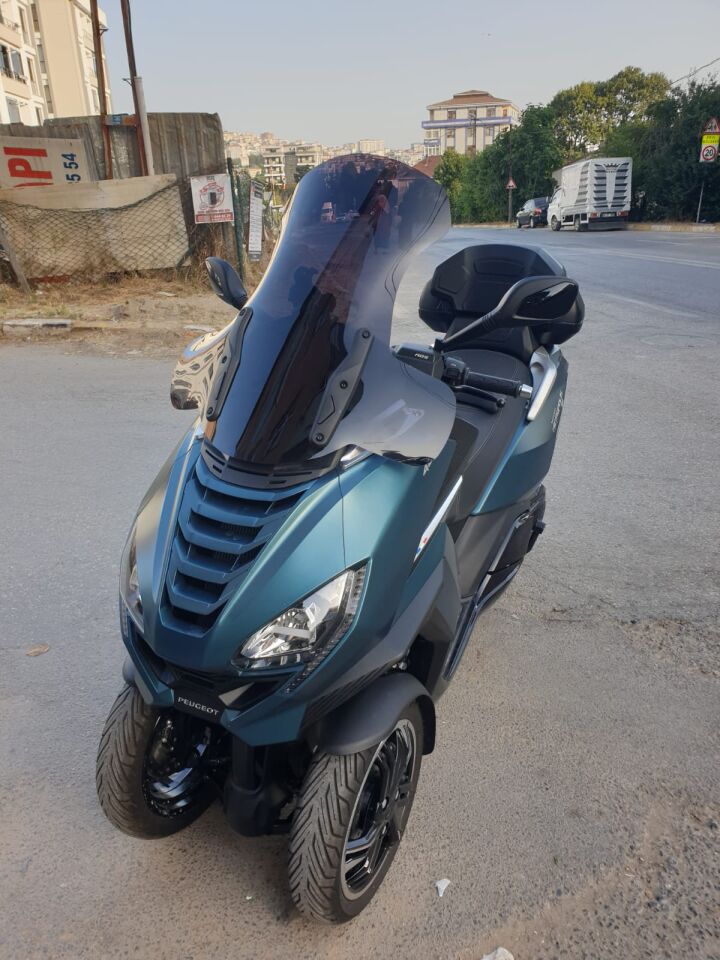 MOTOCAM Peugeot Metropolis 400 Ön Cam 2021-2026 Model 68cm Siyah Renkli 4mm