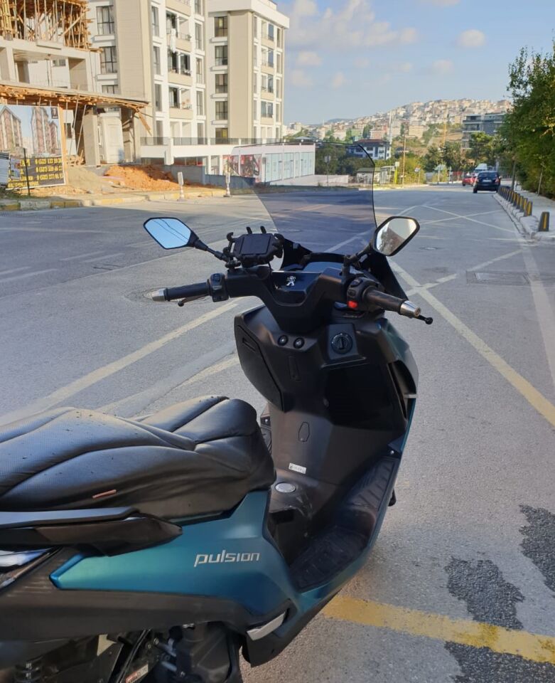 MOTOCAM Peugeot Pulsion 125 Ön Cam 2022-2026 Model 68cm Füme Renkli 4mm UZUN