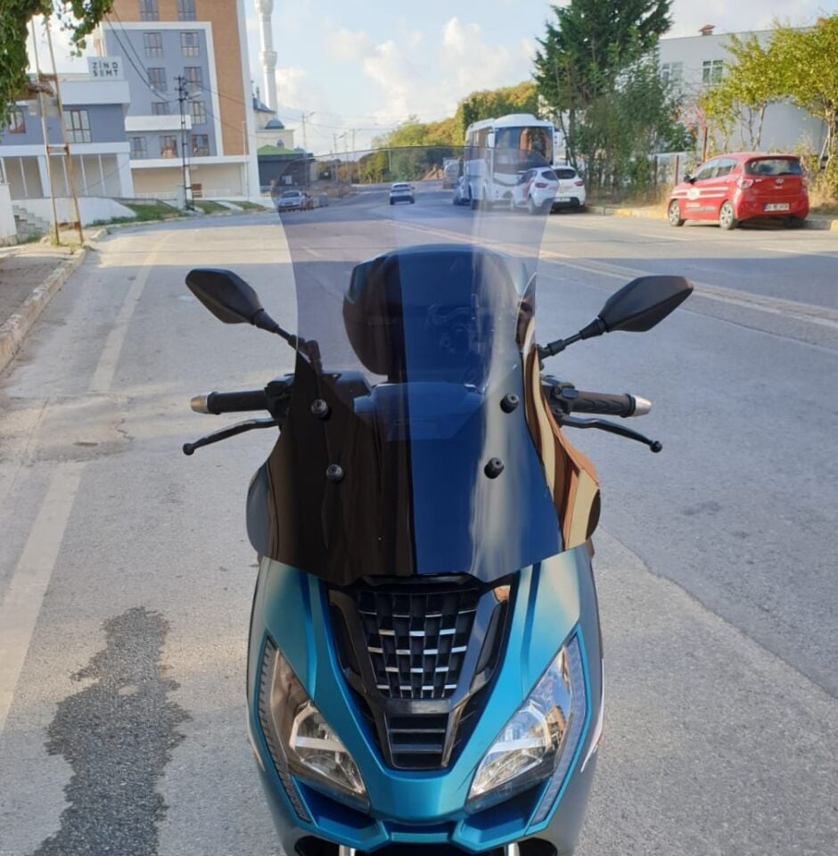 MOTOCAM Peugeot Pulsion 125 Ön Cam 2022-2026 Model 68cm Füme Renkli 4mm UZUN