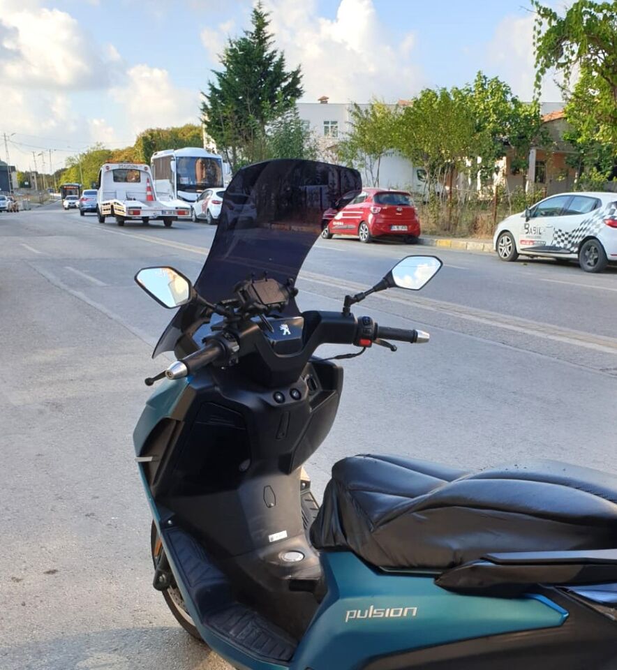 MOTOCAM Peugeot Pulsion 125 Ön Cam 2022-2026 Model 68cm Siyah Renkli 4mm UZUN