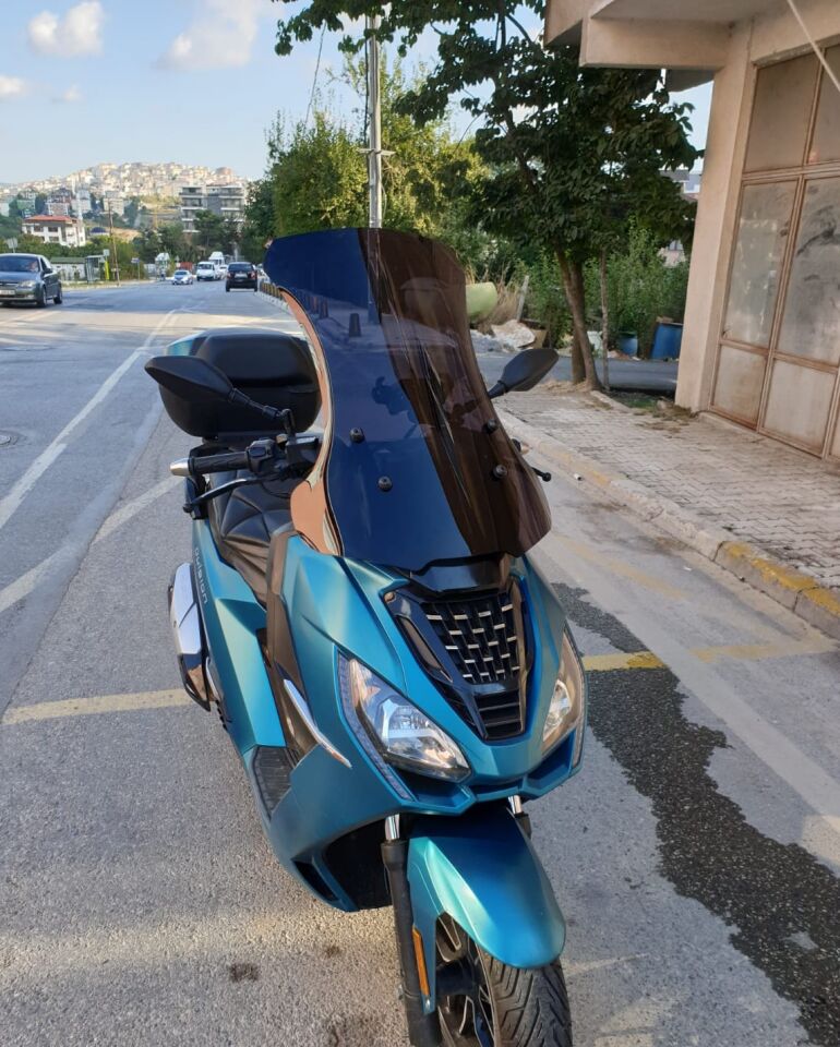 MOTOCAM Peugeot Pulsion 125 Ön Cam 2022-2026 Model 68cm Siyah Renkli 4mm UZUN