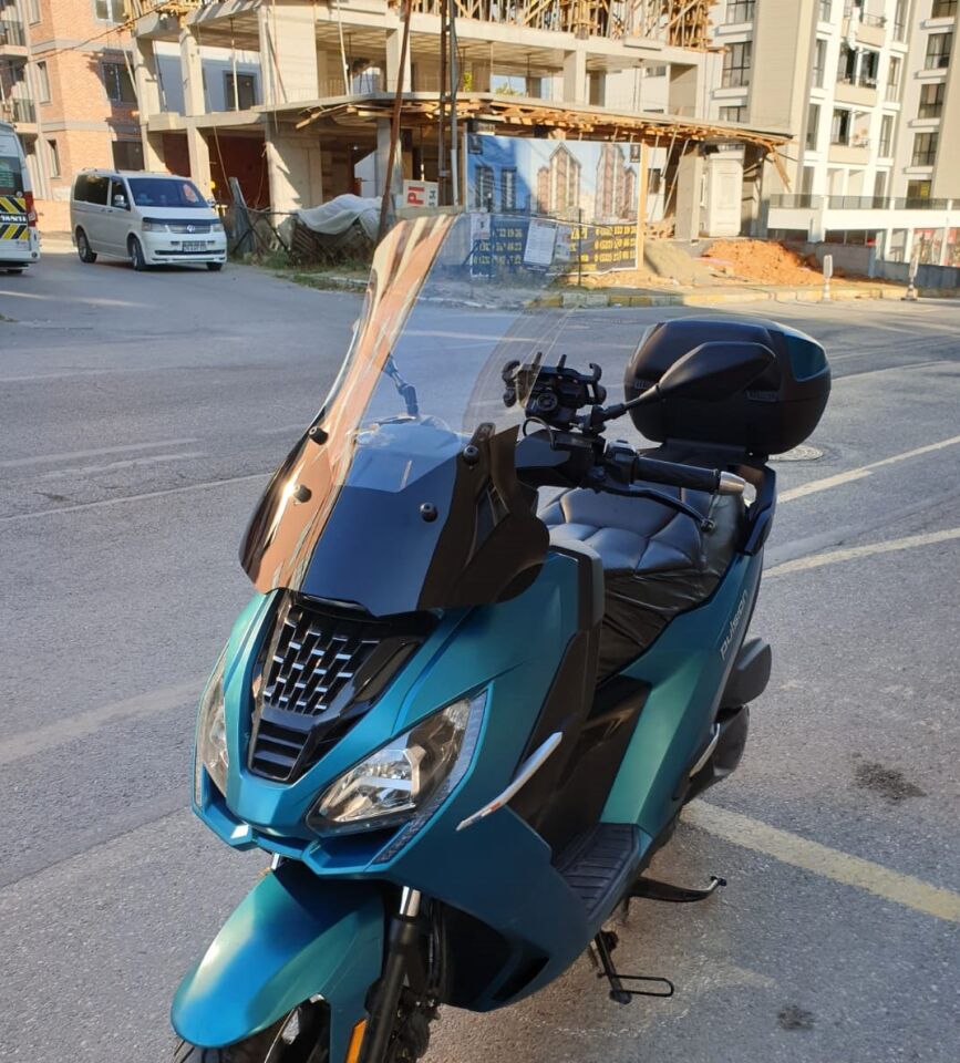 MOTOCAM Peugeot Pulsion 125 Ön Cam 2022-2026 Model 68cm Şeffaf Renkli 4mm UZUN