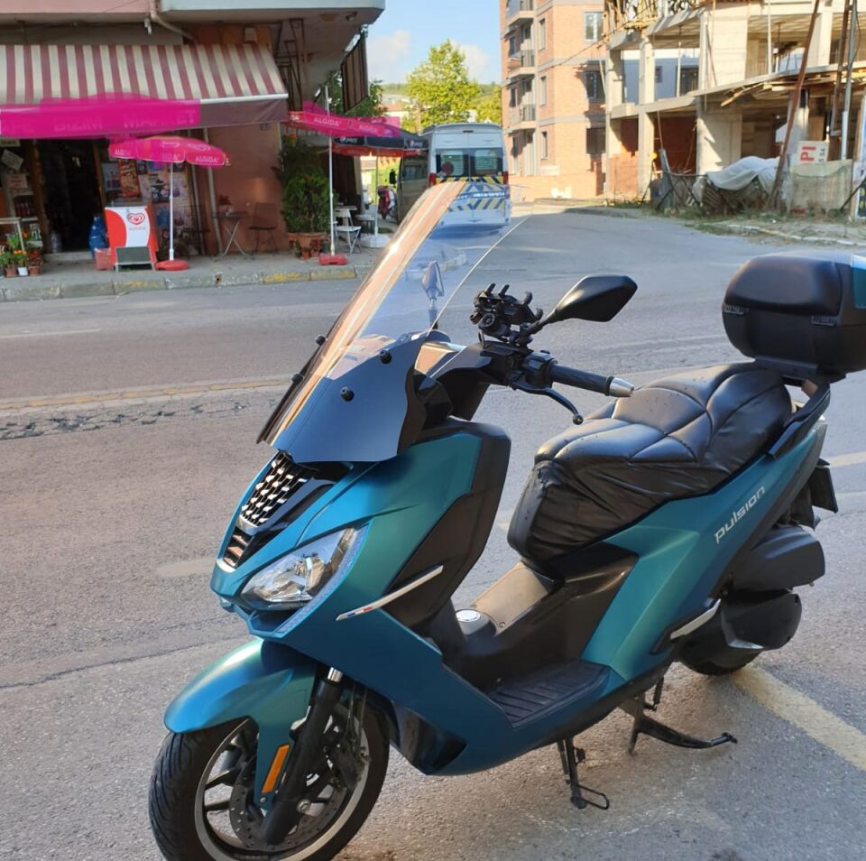 MOTOCAM Peugeot Pulsion 125 Ön Cam 2022-2026 Model 68cm Şeffaf Renkli 4mm UZUN