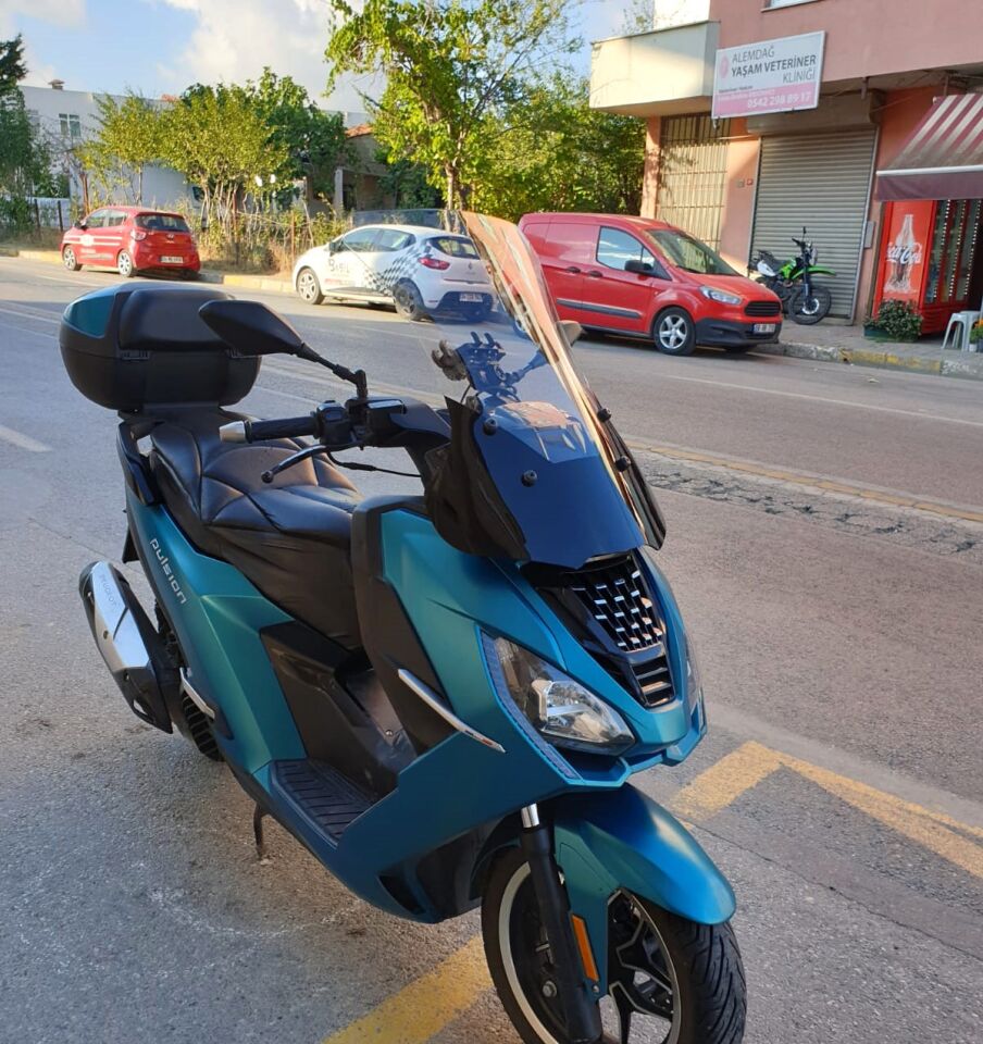 MOTOCAM Peugeot Pulsion 125 Ön Cam 2022-2026 Model 68cm Şeffaf Renkli 4mm UZUN