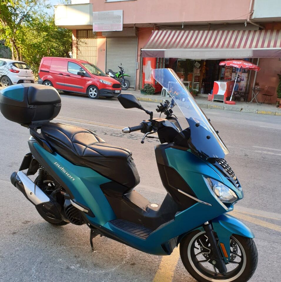 MOTOCAM Peugeot Pulsion 125 Ön Cam 2022-2026 Model 68cm Şeffaf Renkli 4mm UZUN