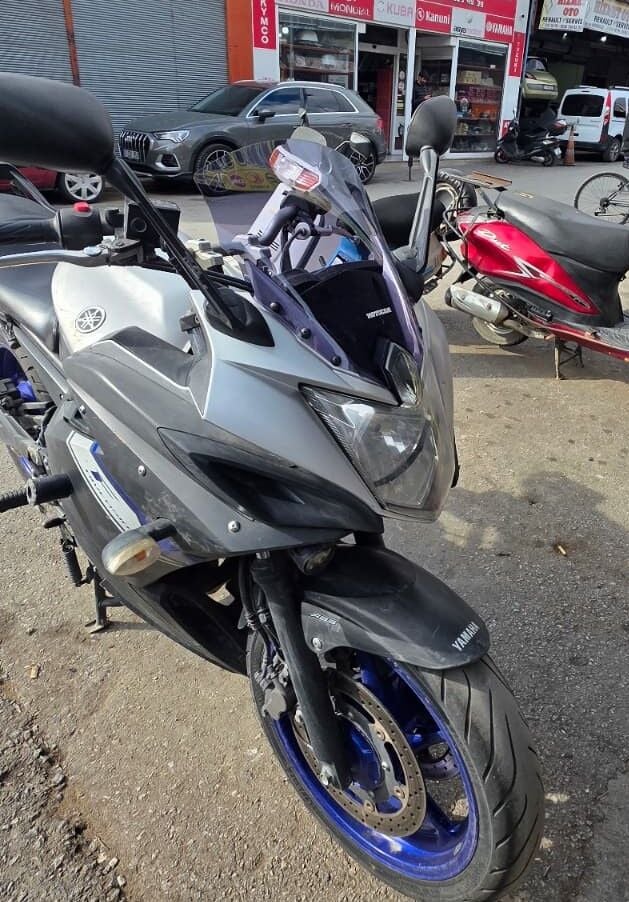 MOTOCAM Yamaha XJ6 Diversion Ön Cam 2009-2016 Model 36cm Füme Renkli 4mm