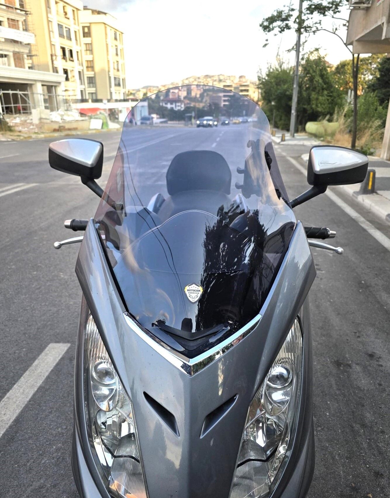 MOTOCAM Peugeot Satelis Ön Cam 2006-2014 Model 63cm Füme Renkli 4mm