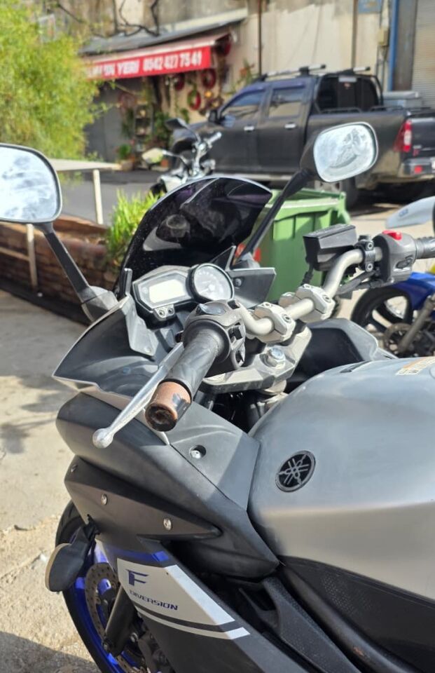 MOTOCAM Yamaha XJ6 Diversion Ön Cam 2009-2016 Model 36cm Siyah Renkli 4mm