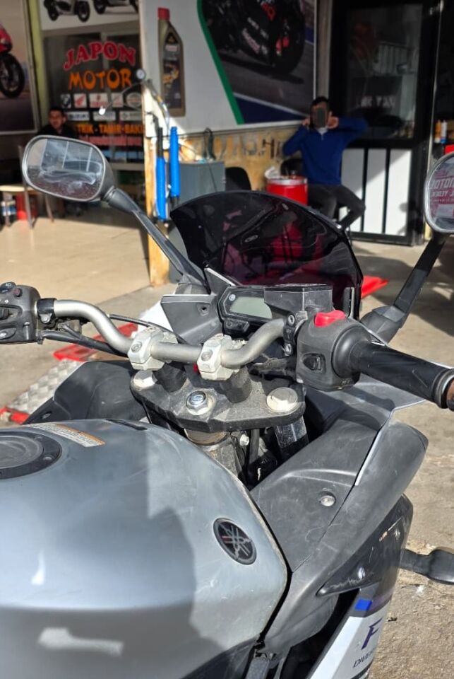 MOTOCAM Yamaha XJ6 Diversion Ön Cam 2009-2016 Model 36cm Siyah Renkli 4mm