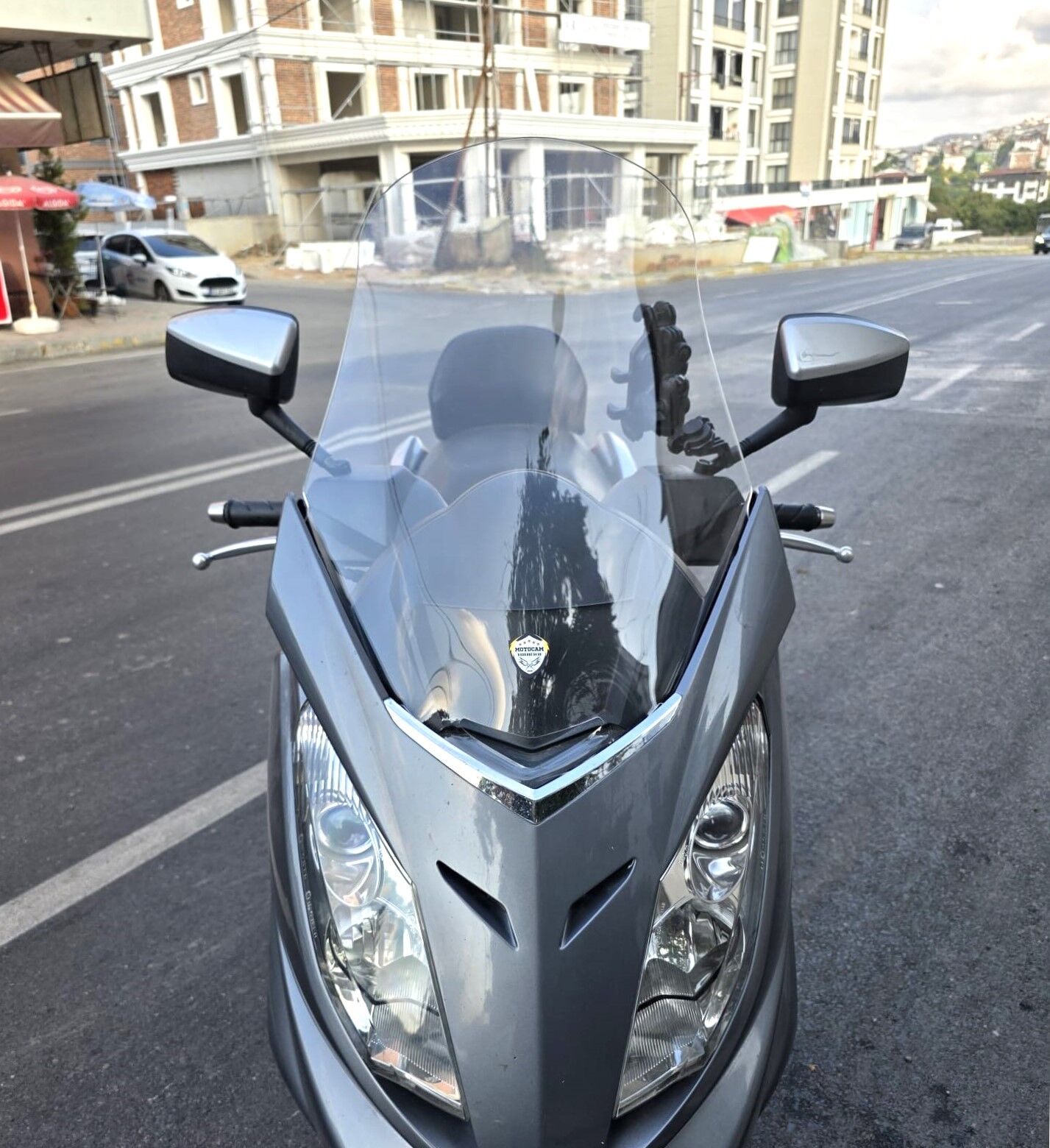 MOTOCAM Peugeot Satelis Ön Cam 2006-2014 Model 63cm Şeffaf Renkli 4mm