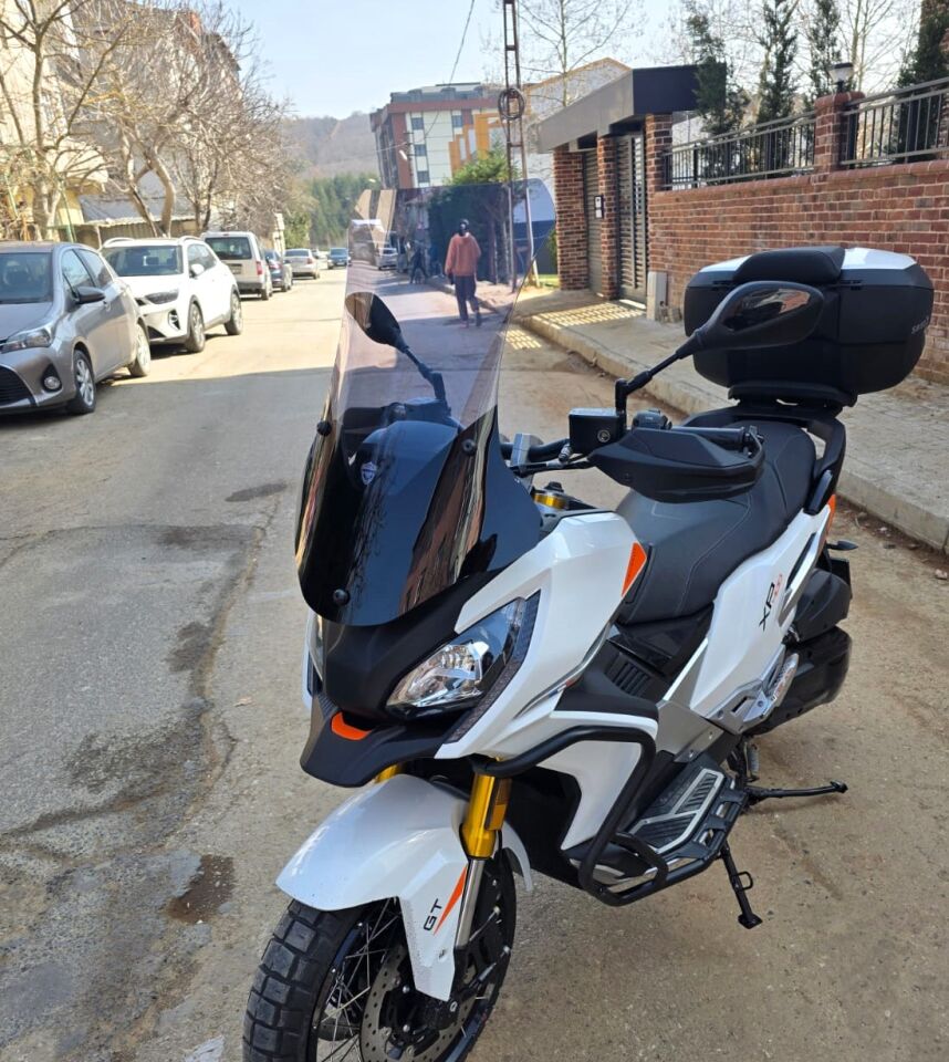 MOTOCAM Peugeot XP 400 Ön Cam 2023-2026 Model 65cm Füme Renkli 4mm UZUN