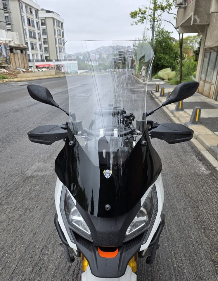 MOTOCAM Peugeot XP 400 Ön Cam 2023-2026 Model 65cm Şeffaf Renkli 4mm UZUN