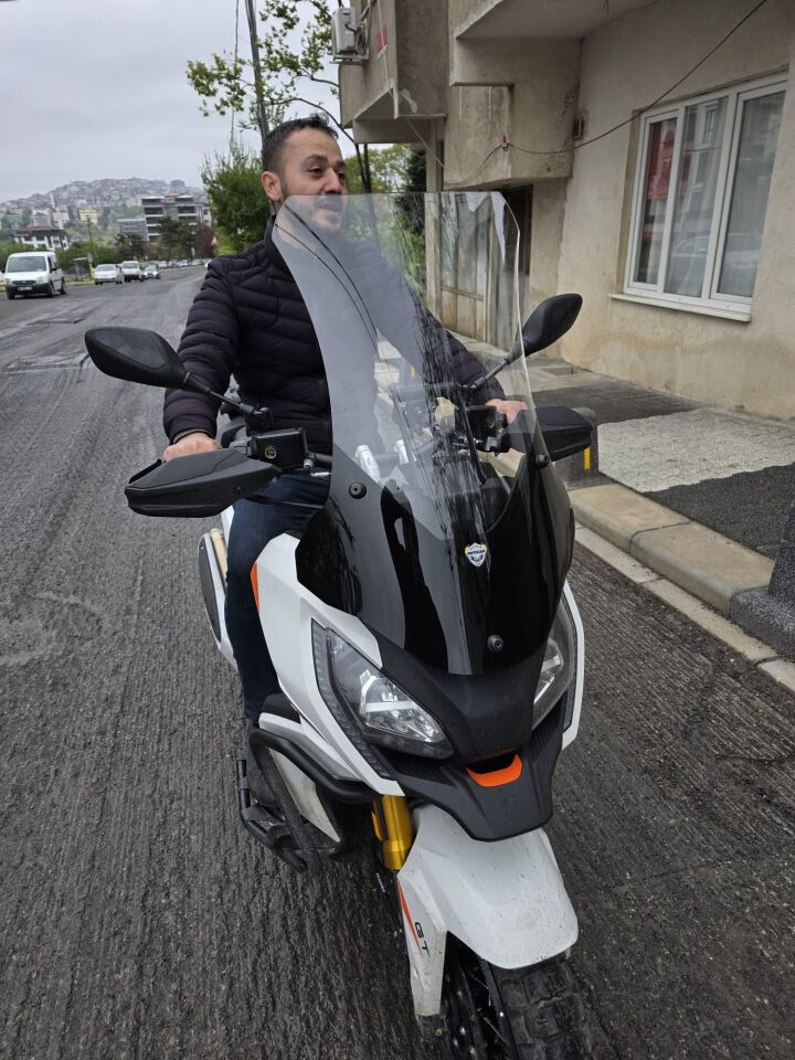 MOTOCAM Peugeot XP 400 Ön Cam 2023-2026 Model 65cm Şeffaf Renkli 4mm UZUN