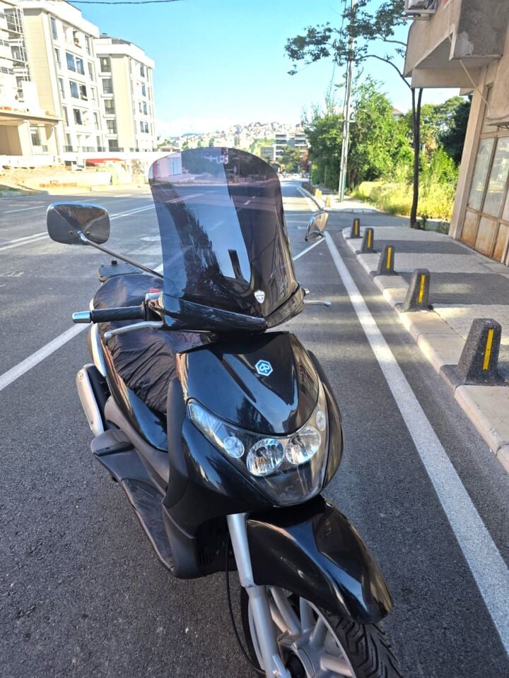 MOTOCAM Piaggio Beverly 250 Ön Cam 2005-2007 Model 44cm Siyah Renkli 4mm