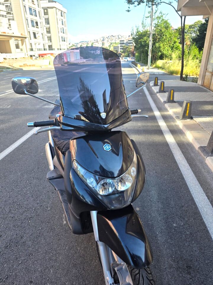 MOTOCAM Piaggio Beverly 250 Ön Cam 2005-2007 Model 44cm Siyah Renkli 4mm