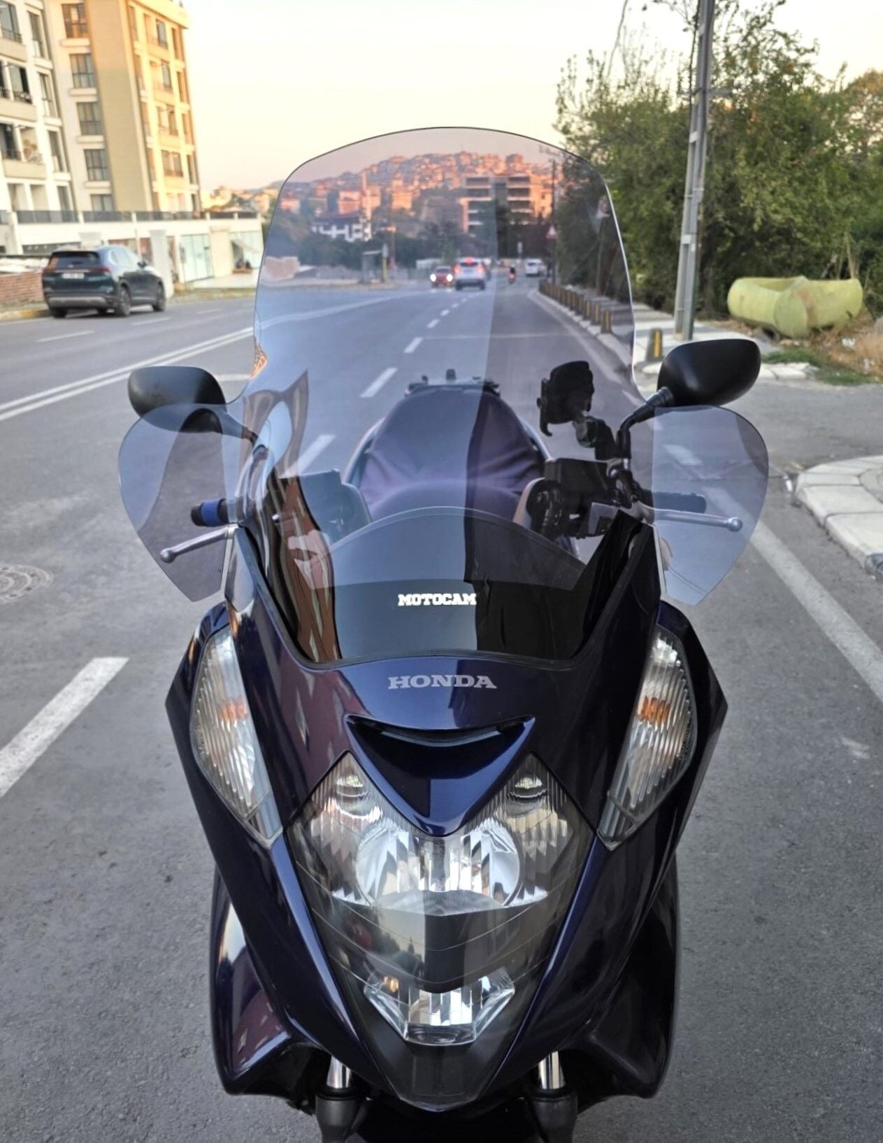 MOTOCAM Honda Silverwing SWT 400 Ön Cam 2006-2009 Model 68cm Füme Renkli 4mm ELCİKLİ