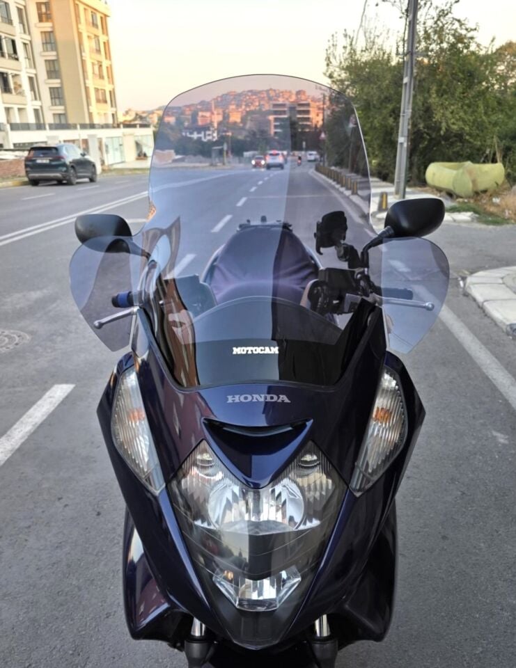 MOTOCAM Honda Silverwing SWT 400 Ön Cam 2006-2009 Model 68cm Füme Renkli 4mm ELCİKLİ