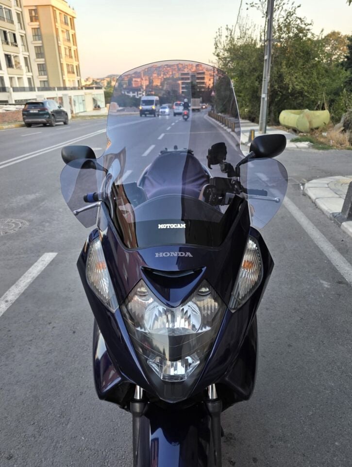 MOTOCAM Honda Silverwing SWT 400 Ön Cam 2006-2009 Model 68cm Füme Renkli 4mm ELCİKLİ