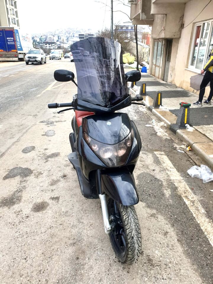 MOTOCAM Piaggio Beverly 250 Ön Cam 2005-2007 Model 53cm Siyah Renkli 4mm UZUN