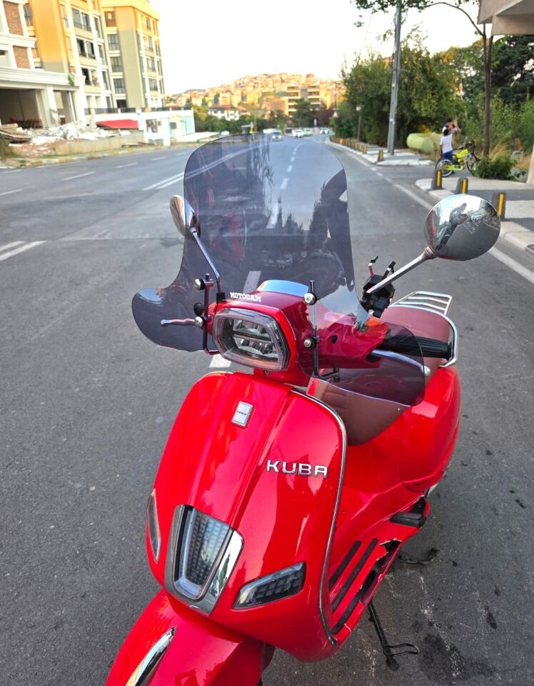 MOTOCAM Küba Az 50 Ön Cam 2023-2026 Model 37cm Füme Renkli Elcikli APARATSIZ