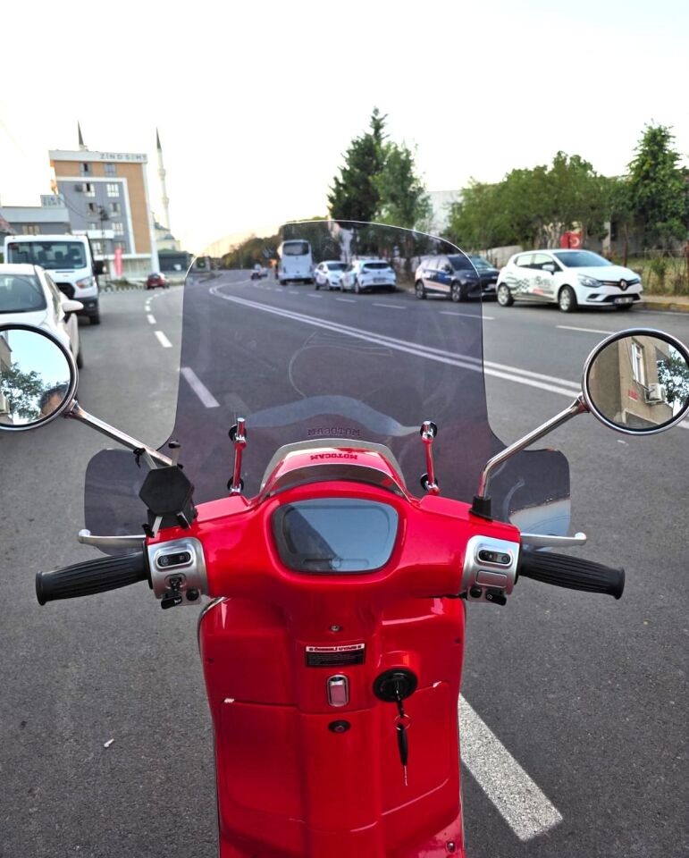 MOTOCAM Küba Az 50 Ön Cam 2023-2026 Model 37cm Füme Renkli Elcikli APARATSIZ