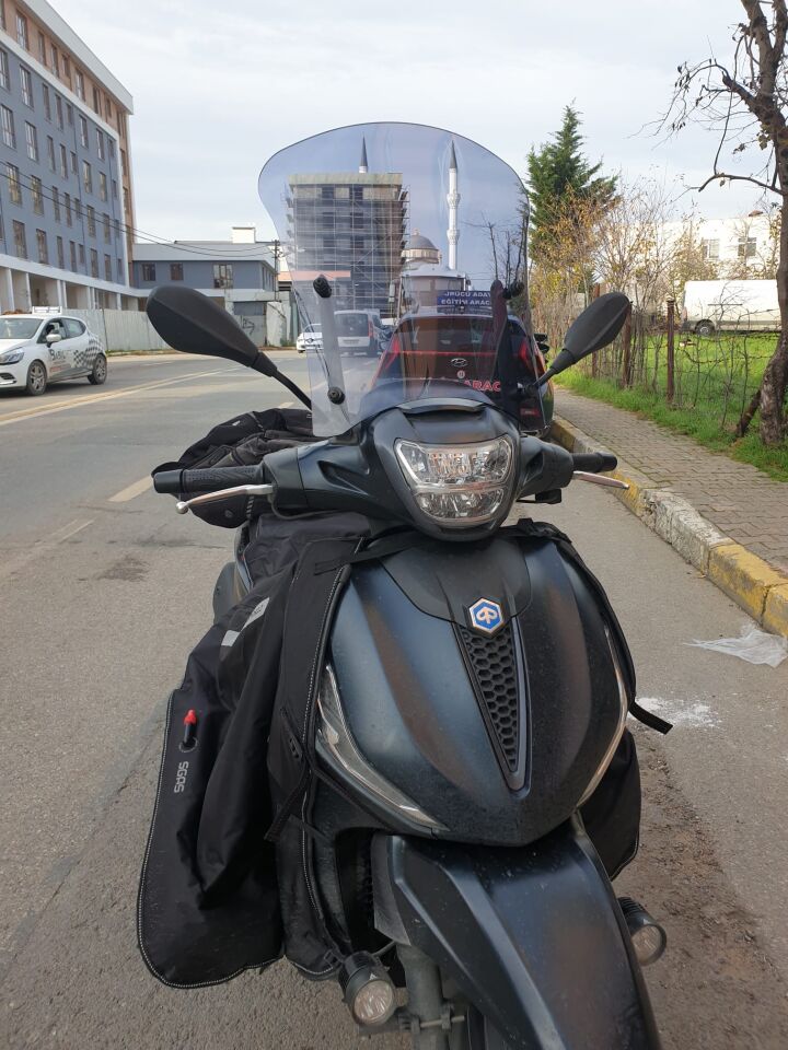 MOTOCAM Piaggio Beverlys 400 Ön Cam 2021-2026 Model 44cm Füme Renkli 4mm