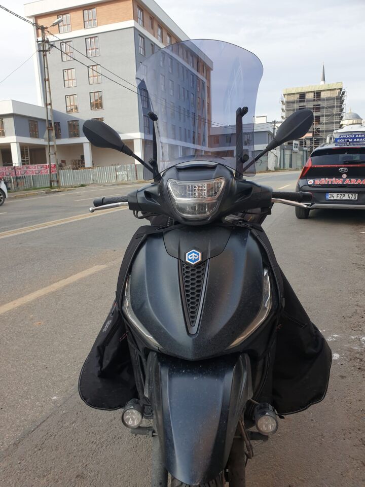 MOTOCAM Piaggio Beverlys 400 Ön Cam 2021-2026 Model 44cm Füme Renkli 4mm