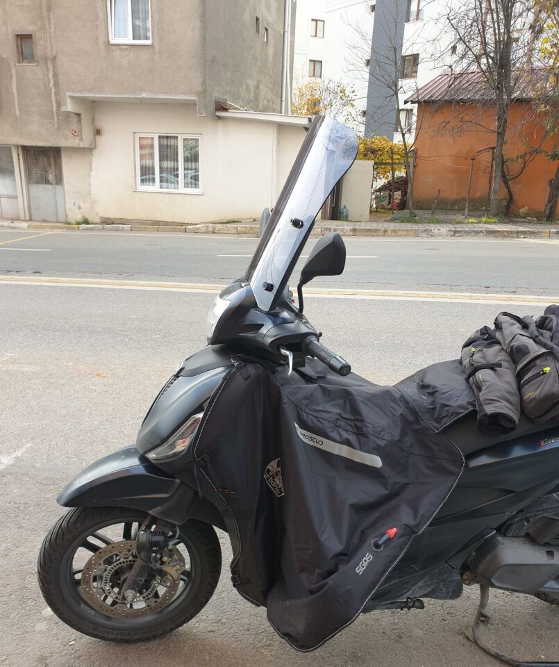 MOTOCAM Piaggio Beverlys 400 Ön Cam 2021-2026 Model 44cm Füme Renkli 4mm