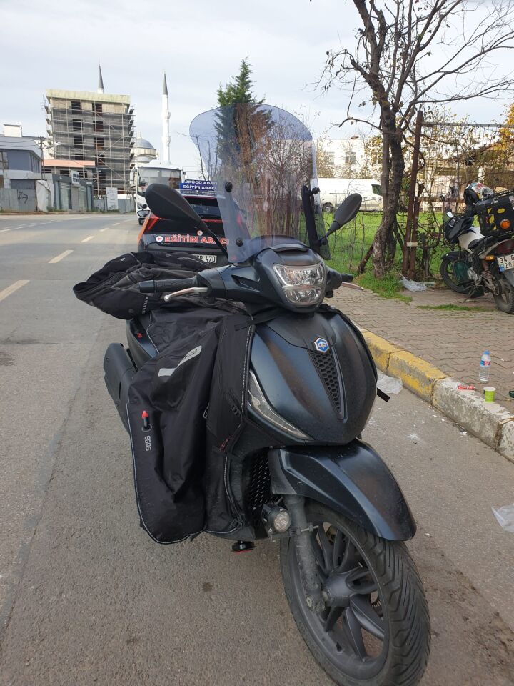 MOTOCAM Piaggio Beverlys 400 Ön Cam 2021-2026 Model 44cm Füme Renkli 4mm