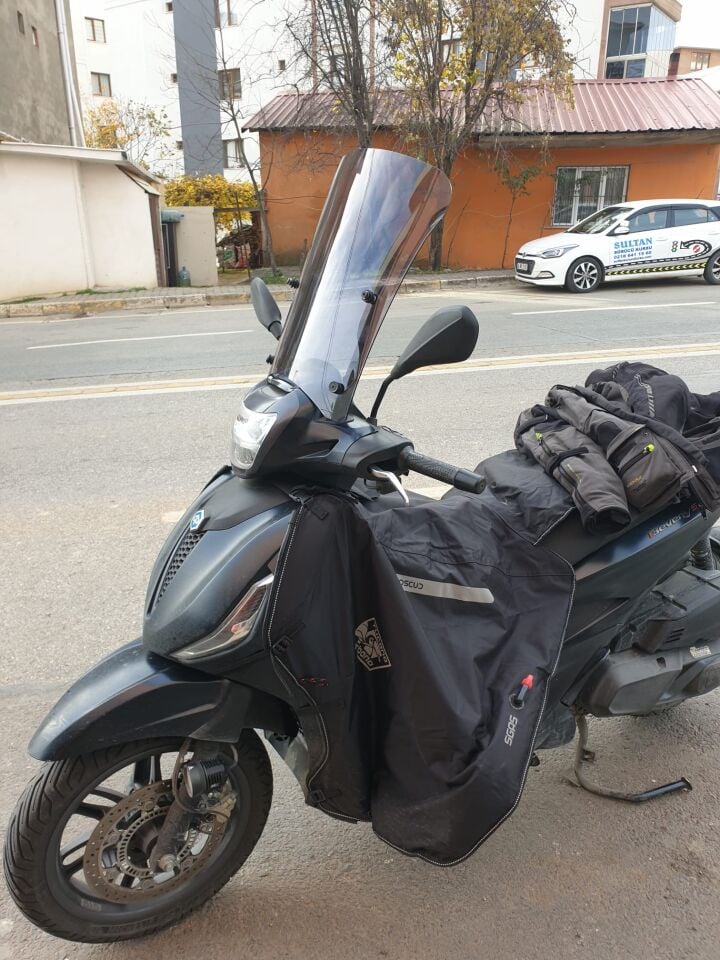 MOTOCAM Piaggio Beverlys 400 Ön Cam 2021-2026 Model 44cm Füme Renkli 4mm