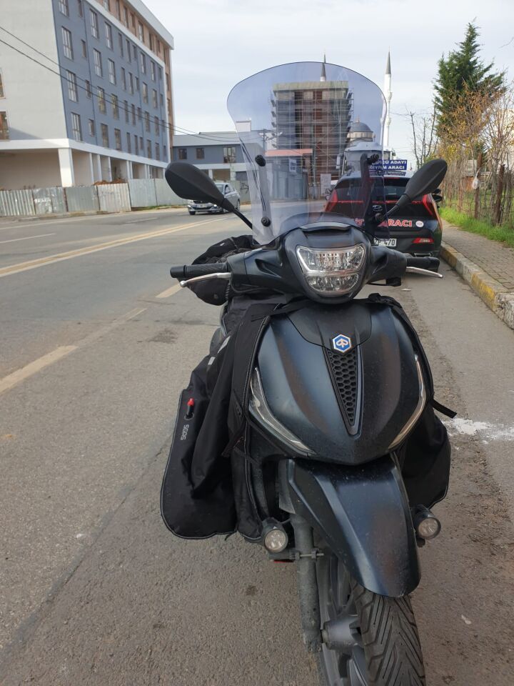 MOTOCAM Piaggio Beverlys 400 Ön Cam 2021-2026 Model 44cm Füme Renkli 4mm