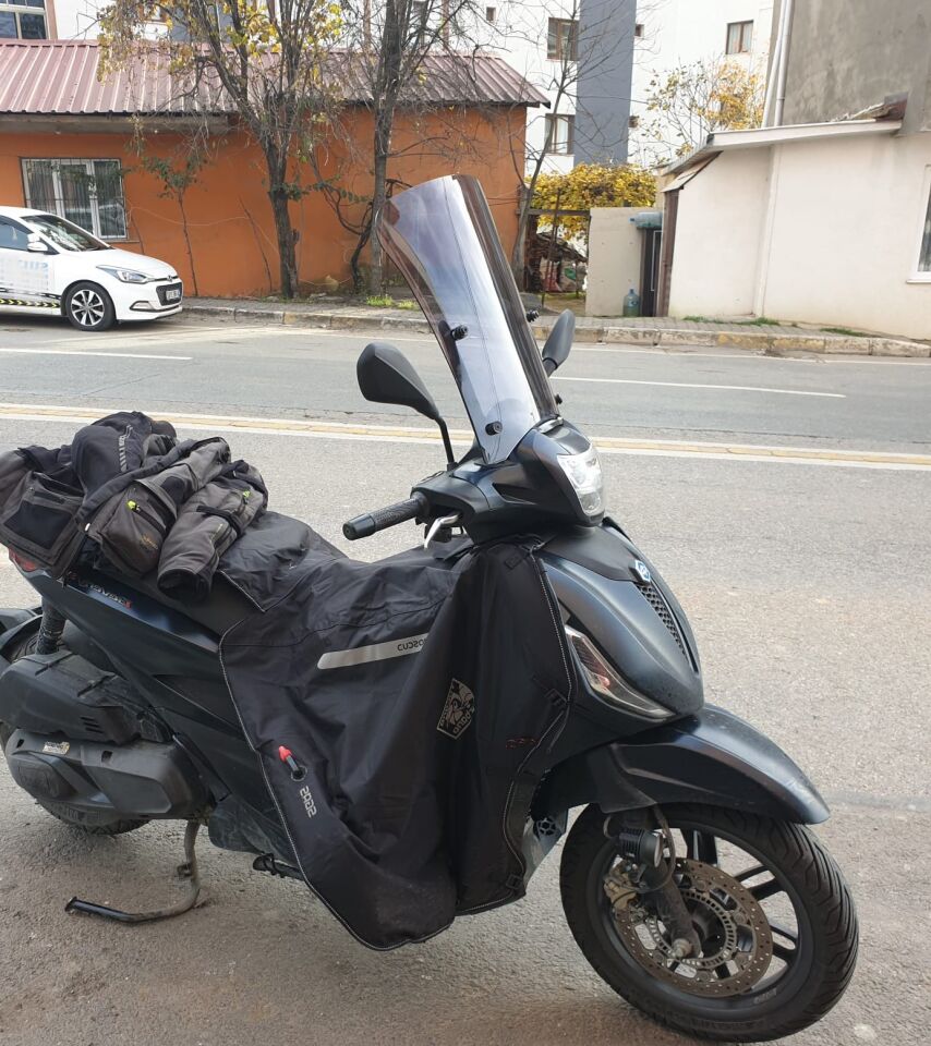 MOTOCAM Piaggio Beverlys 400 Ön Cam 2021-2026 Model 44cm Füme Renkli 4mm