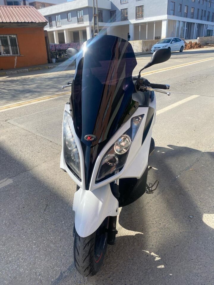 MOTOCAM Kymco Xtown 250 İ Ön Cam 2016-2026 Model 78cm Siyah Renkli 4mm UZUN