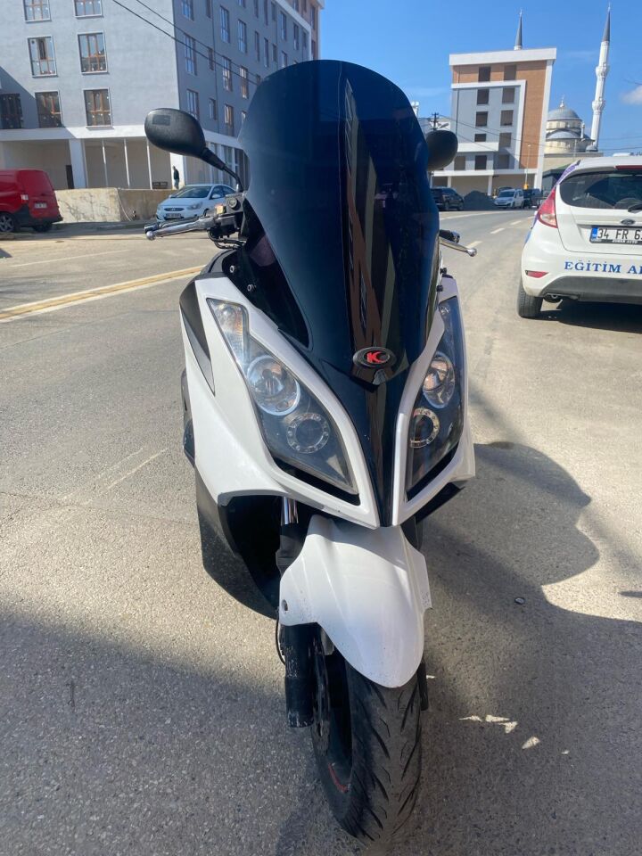 MOTOCAM Kymco Xtown 250 İ Ön Cam 2016-2026 Model 78cm Siyah Renkli 4mm UZUN
