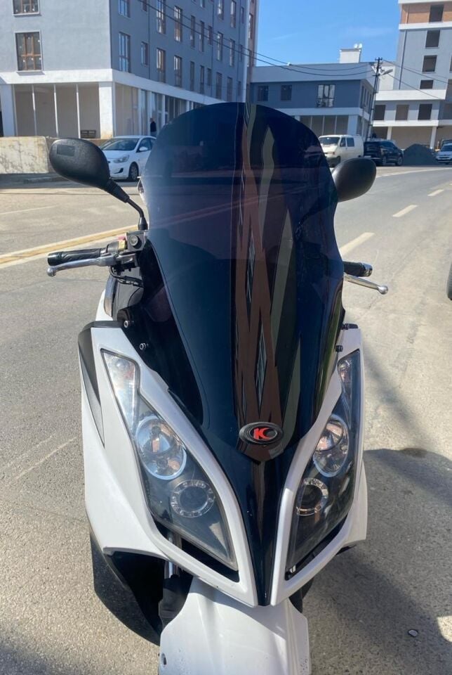 MOTOCAM Kymco Xtown 250 İ Ön Cam 2016-2026 Model 78cm Siyah Renkli 4mm UZUN