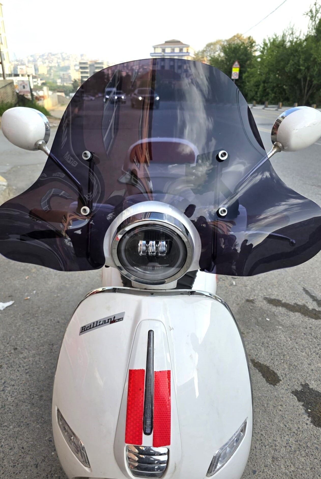 MOTOCAM Küba Master MT 50 Ön Cam 2021-2026 Model 45cm Siyah Renkli Elcikli APARATSIZ