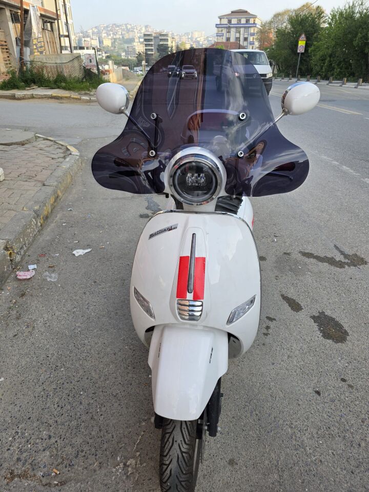 MOTOCAM Küba Master MT 50 Ön Cam 2021-2026 Model 45cm Siyah Renkli Elcikli APARATSIZ