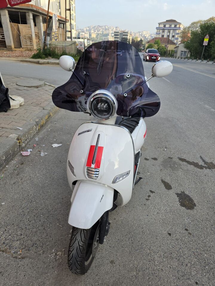 MOTOCAM Küba Master MT 50 Ön Cam 2021-2026 Model 45cm Siyah Renkli Elcikli APARATSIZ