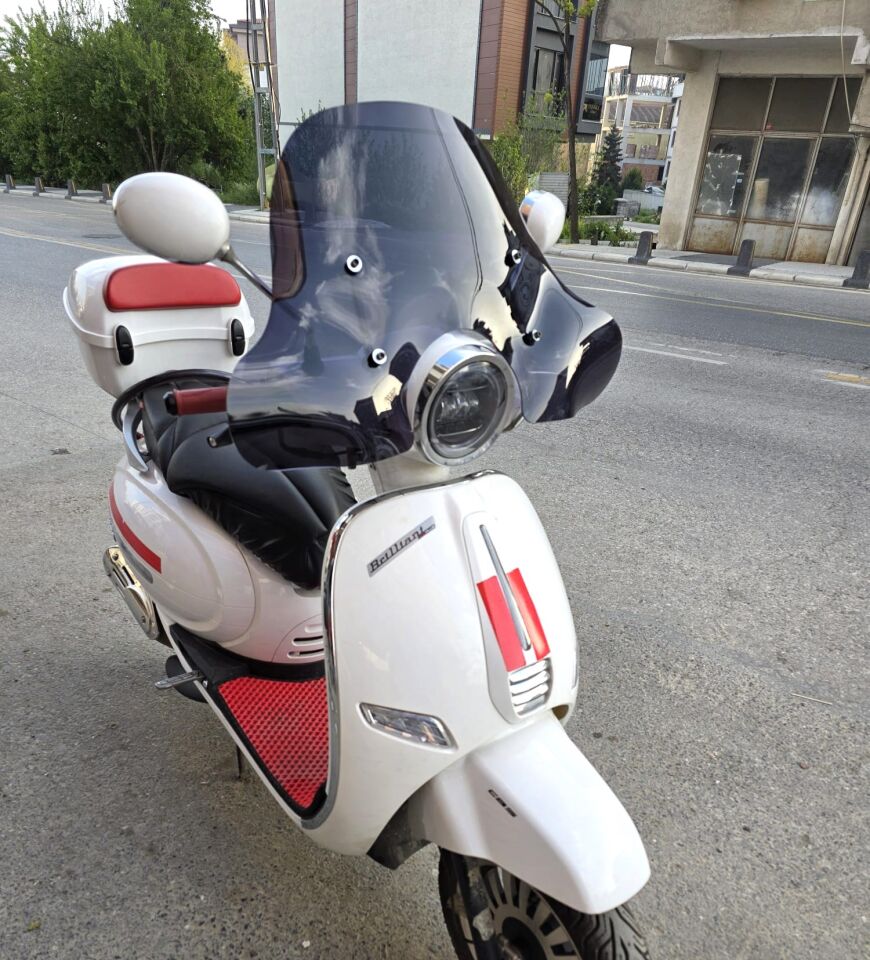 MOTOCAM Küba Master MT 50 Ön Cam 2021-2026 Model 45cm Siyah Renkli Elcikli APARATSIZ