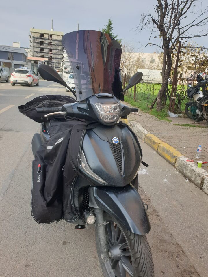 MOTOCAM Piaggio Beverlys 400 Ön Cam 2021-2026 Model 44cm Siyah Renkli 4mm