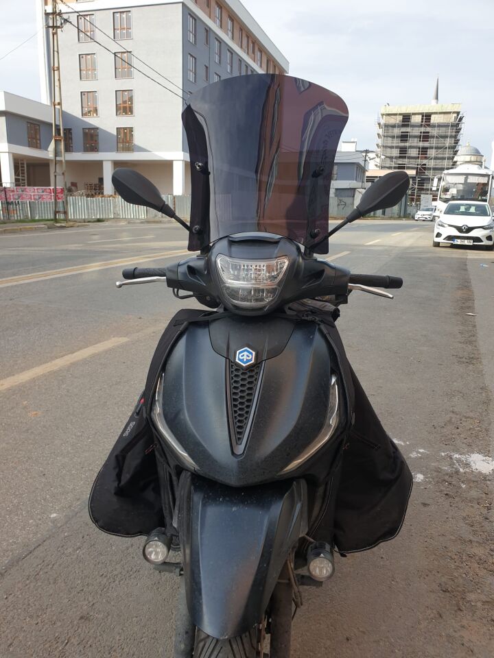 MOTOCAM Piaggio Beverlys 400 Ön Cam 2021-2026 Model 44cm Siyah Renkli 4mm