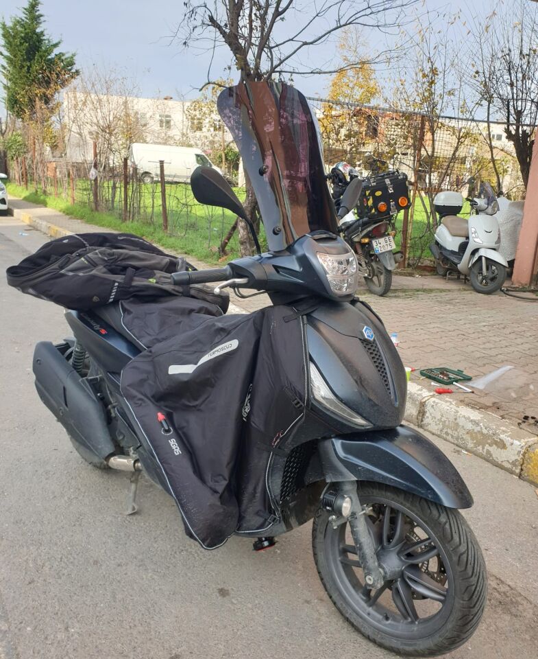 MOTOCAM Piaggio Beverlys 400 Ön Cam 2021-2026 Model 44cm Siyah Renkli 4mm